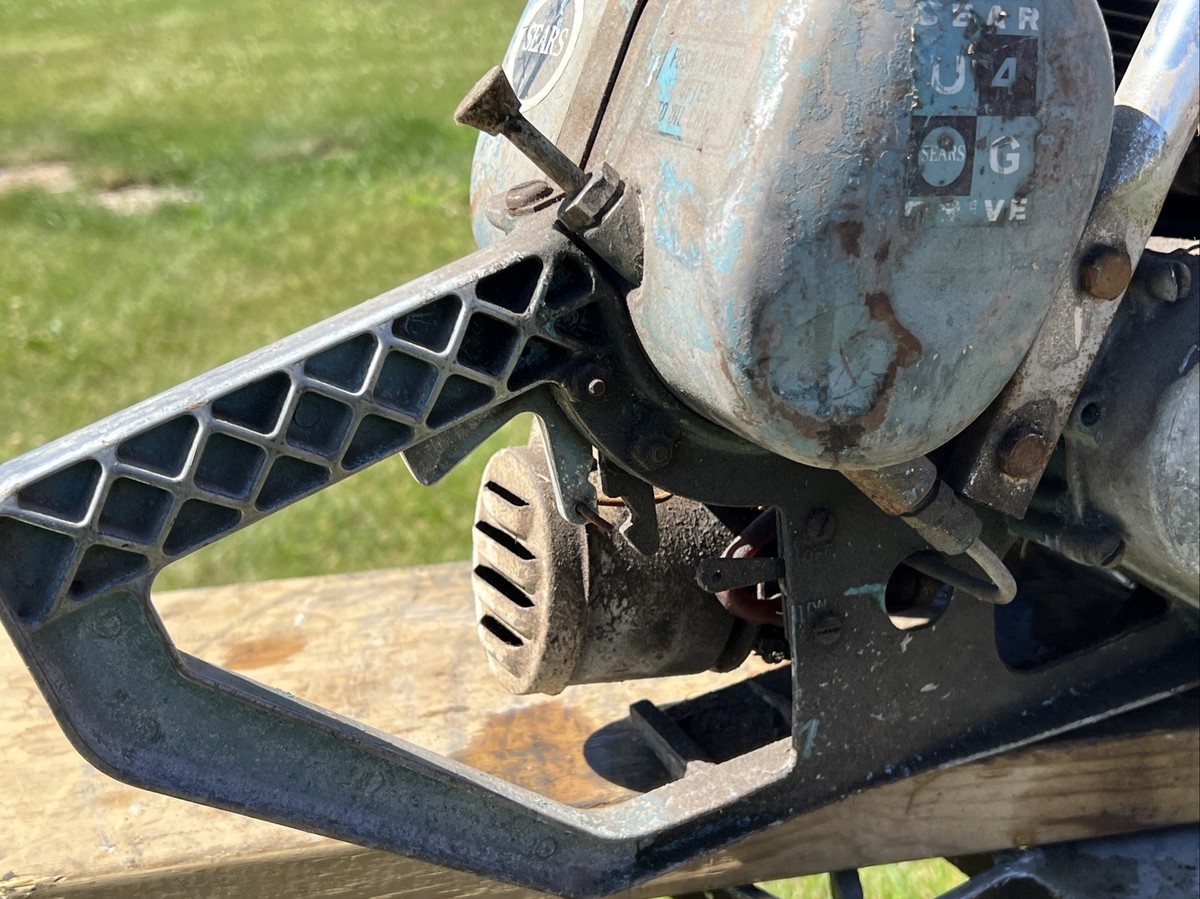VINTAGE SEARS & ROEBUCK GEAR DRIVE CHAINSAW MODEL
