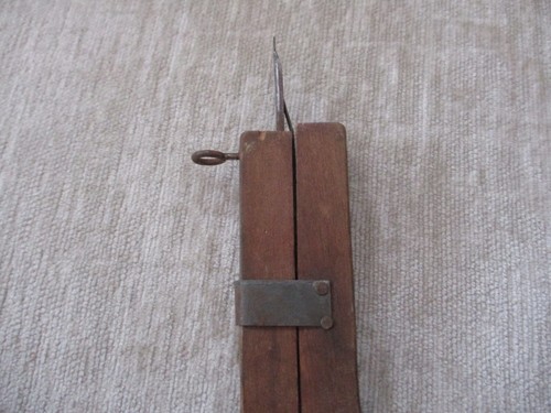 VTG Antique Wood Shuttle Punch Sliding Needle Weaving Rug Hooking Tool - Picture 4 of 10