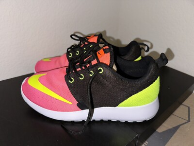 nike roshe run black and yellow