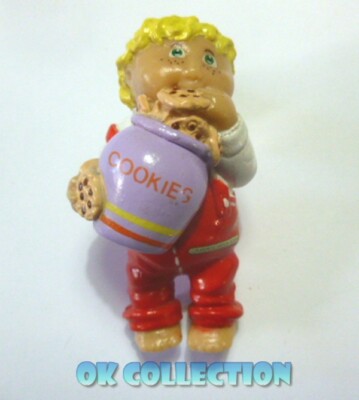 CABBAGE PATCH KIDS Figur PVC 6 cm - ER MIT KEKSEN (China 1984) 155
