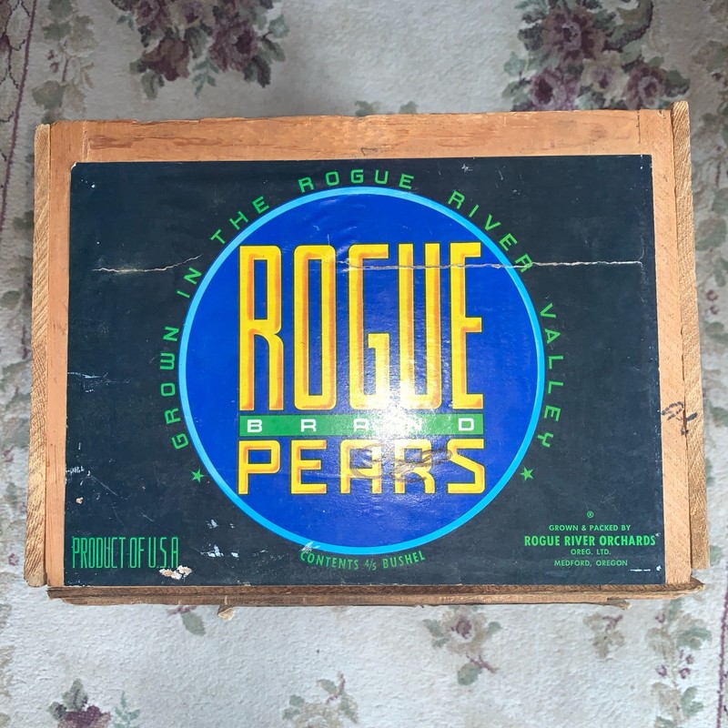 VTG Rogue Brand PEARS WOOD CRATE Rogue River Orchards Medford Oregon