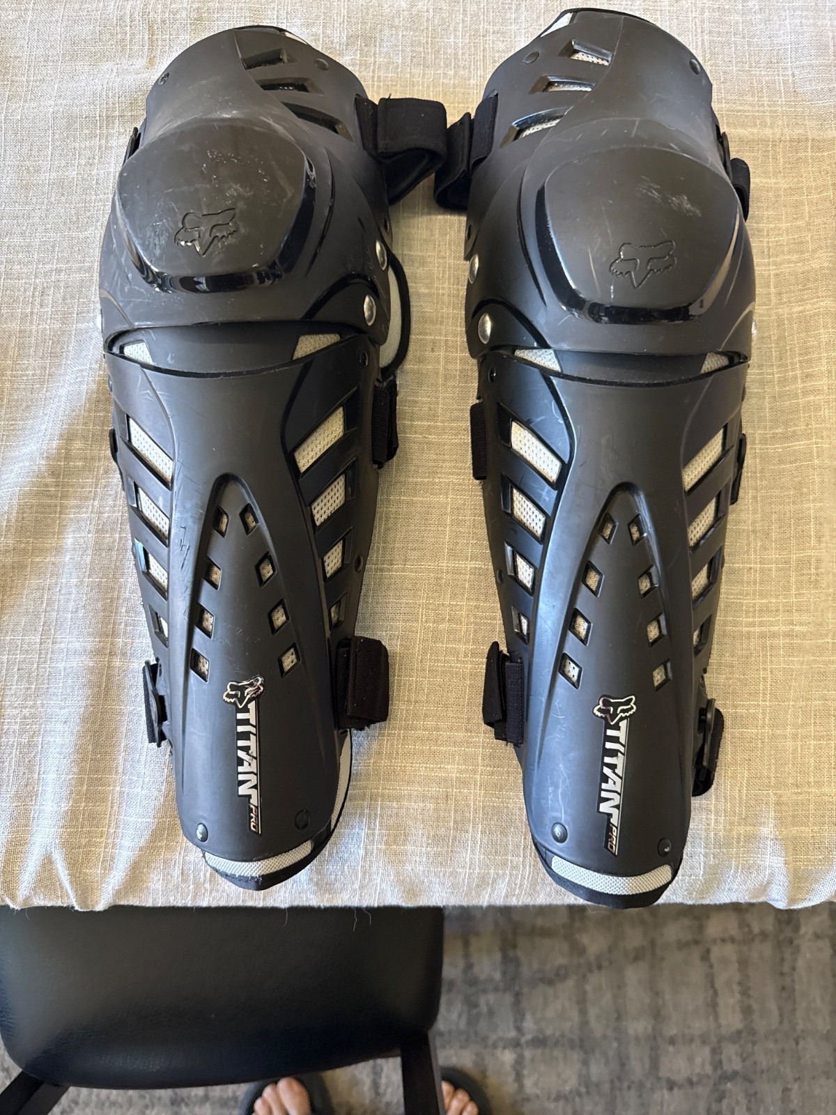 Fox Racing Titan Pro Knee Shin Guards Adult Pair Black One Size Motocross MTB