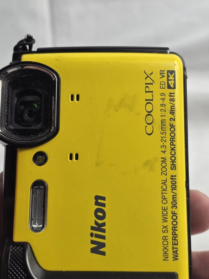 Cámara digital Nikon Coolpix W300 16,0 MP - amarilla Foto 2 de 4