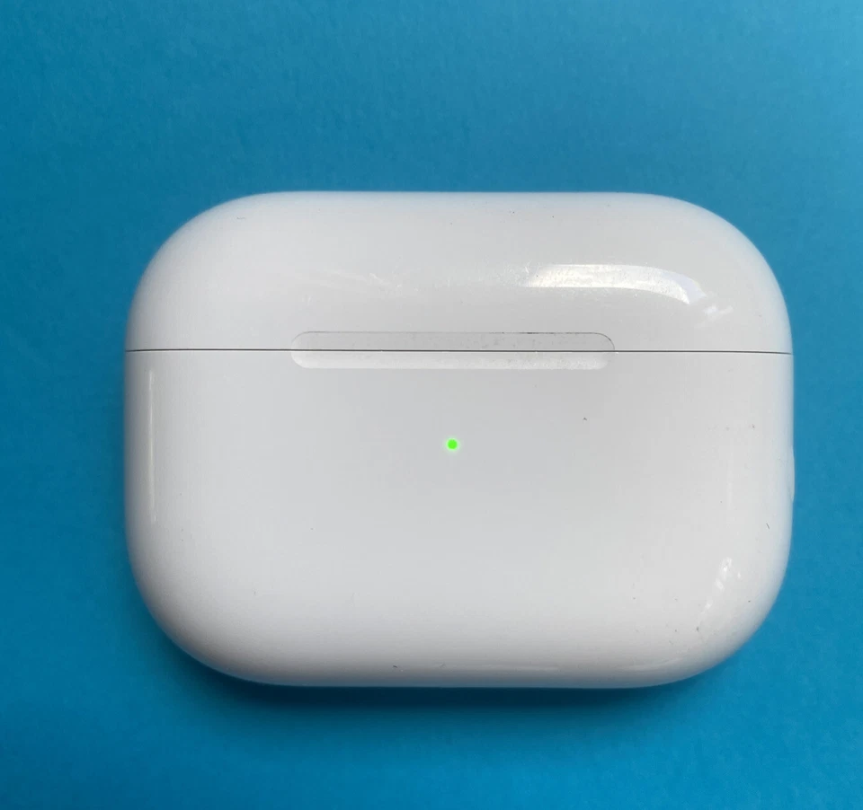 Apple AirPods Pro with MagSafe Wireless Charging Case FULL SET NICE CONDITION - Image 3 of 4