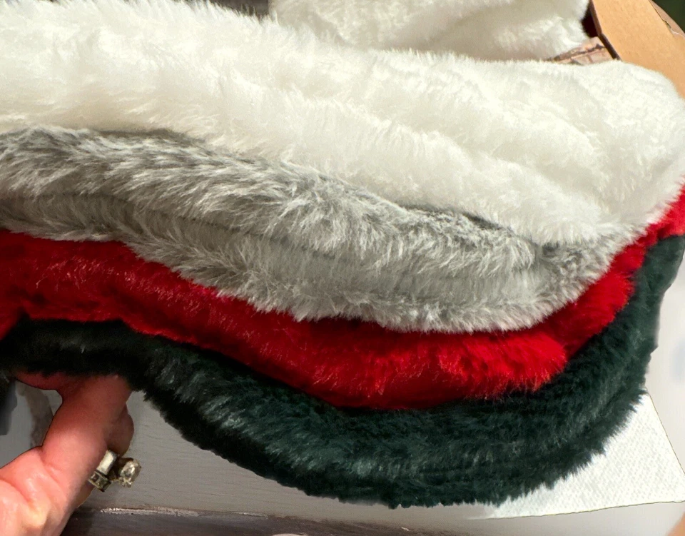 Рождественские чулки из искусственного меха Martha Stewart 22 дюйма набор из 4 разноцветных новых - Изображение 4 из 4
