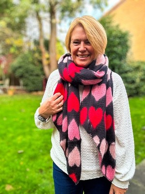 Dickes Love Herz diagonaler Rand Strick Wolle Winter Schal - schwarz rot rosa