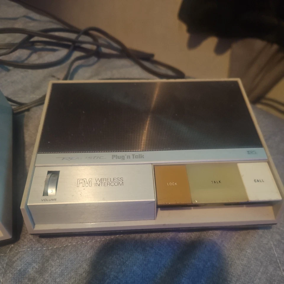 Two Plug N Talk Wireless Intercoms Realistic they Turn On As-Is Set of 2 - Image 3 of 4