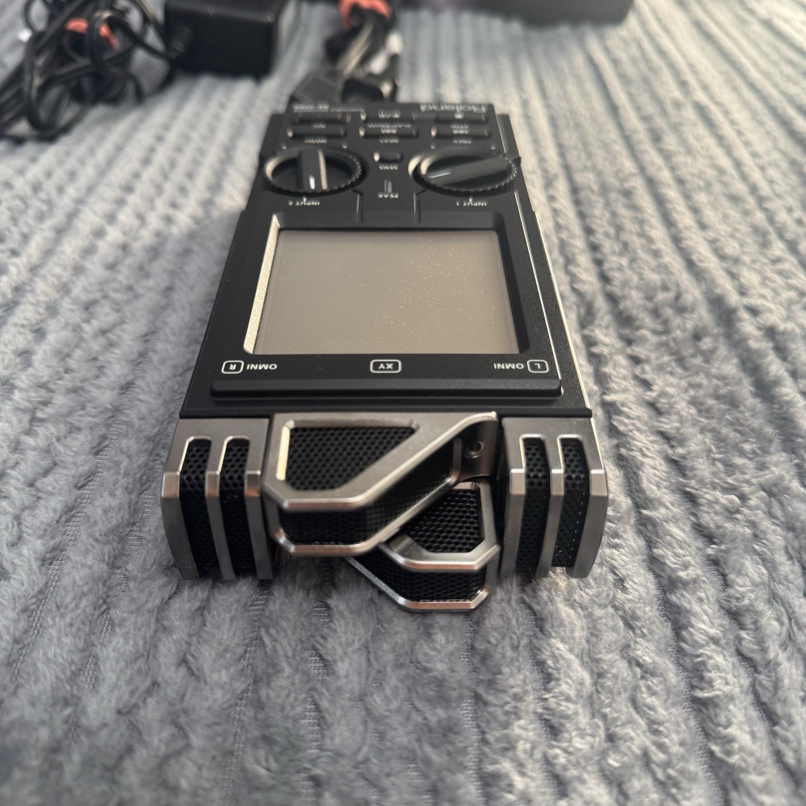 Roland R-26 6-Channel Digital Field Audio Recorder With Box And Cable Tested