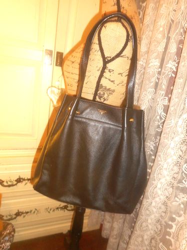 TAHARI BLACK LEATHER TOTE WITH BLACK LEATHER POUCH