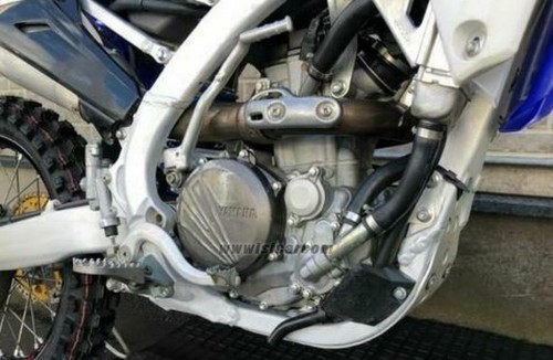 SUPPORTO ASSY POMPA OLIO YAMAHA YZ250F 2015, CILINDRO PRINCIPALE 5MV-25867-00-00 - Foto 3 di 5