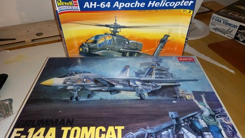 ACADEMY U.S. NAVY FIGHTER F-14A TOMCAT 1/48 + REVELL AH 64 APACHE 1/48