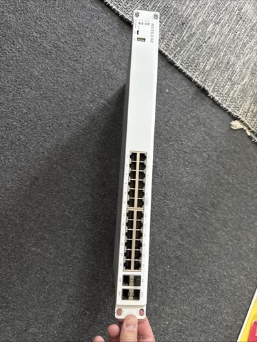 NETGEAR GC728XP 28-Port Gigabit Ethernet Insight Managed Smart Cloud PoE+ Switch - Picture 2 of 3