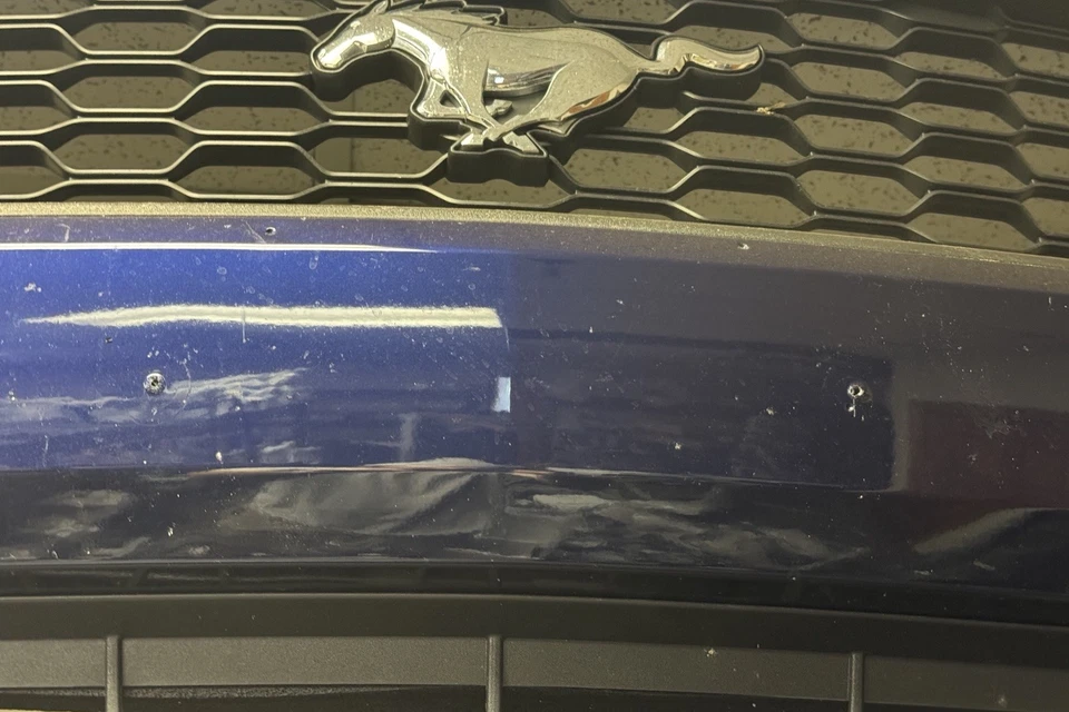 Parachoques delantero y parrilla Ford Mustang EcoBoost 2018-2023 OEM, azul Kona Foto 3 de 4