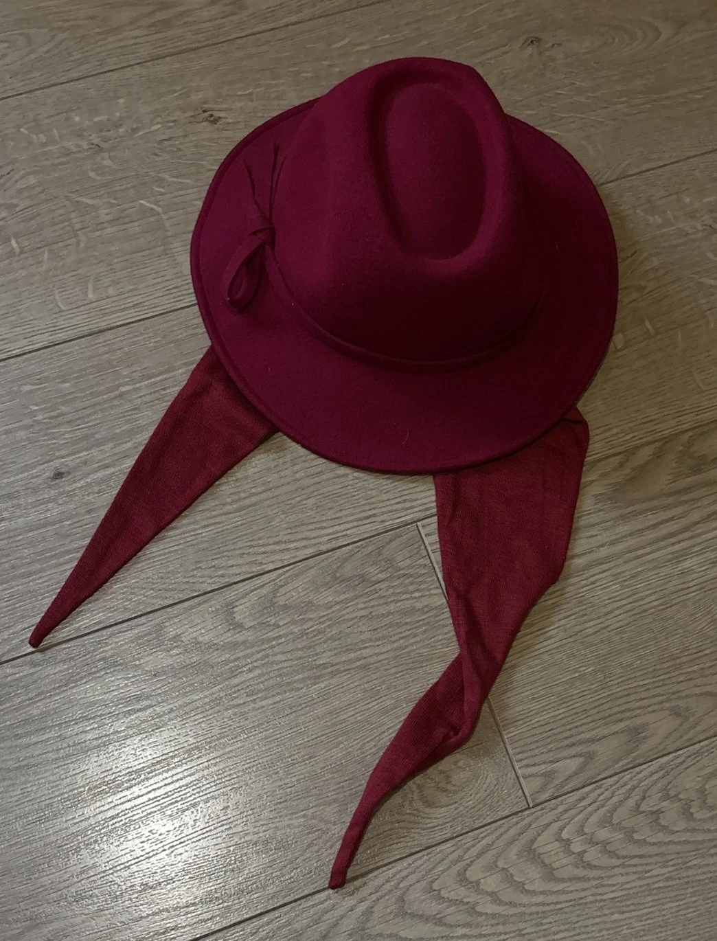 New Orvis Outdoor Wear Dark Red 100% Wool Scarf Tie Neck Hat One Size (97203)
Opens in a new window