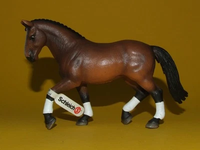 9) Schleich Schleichpferd Pferd Dressurpferd Hannoveraner Stute 13296 - Bild 1 von 4