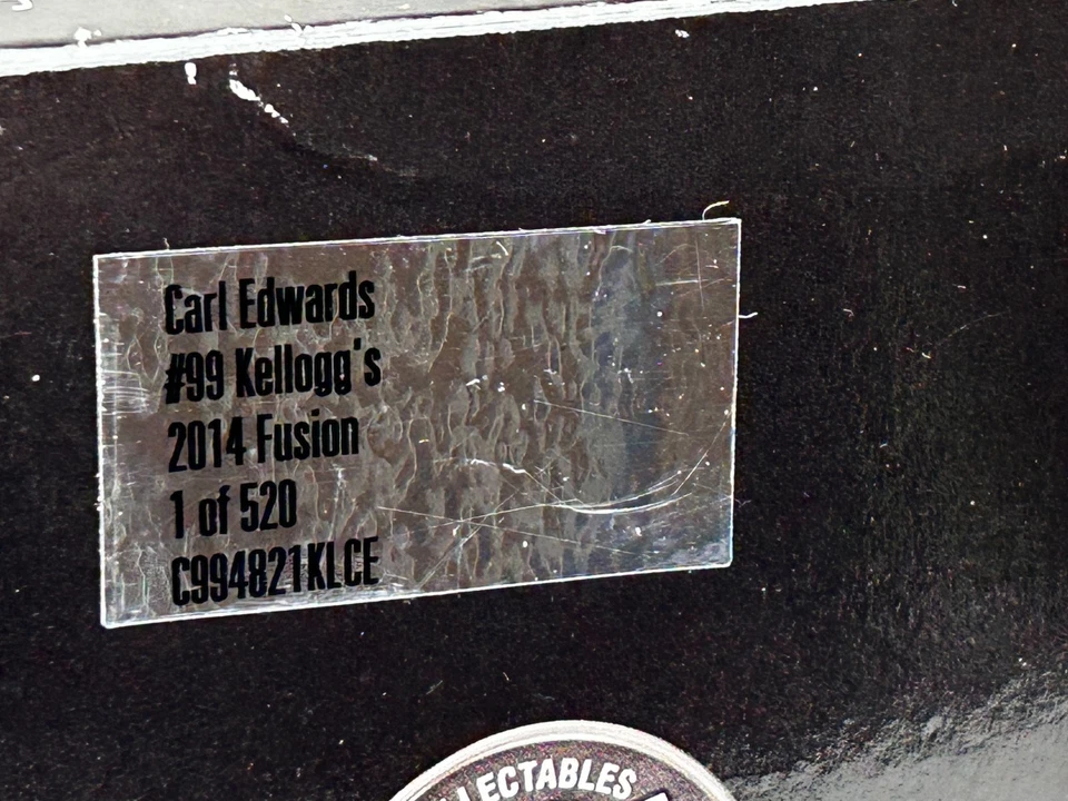 Ford Fusion 2014 Action/Lionel escala 1:24 Carl Edwards con caja, 1 de 520 Foto 4 de 4
