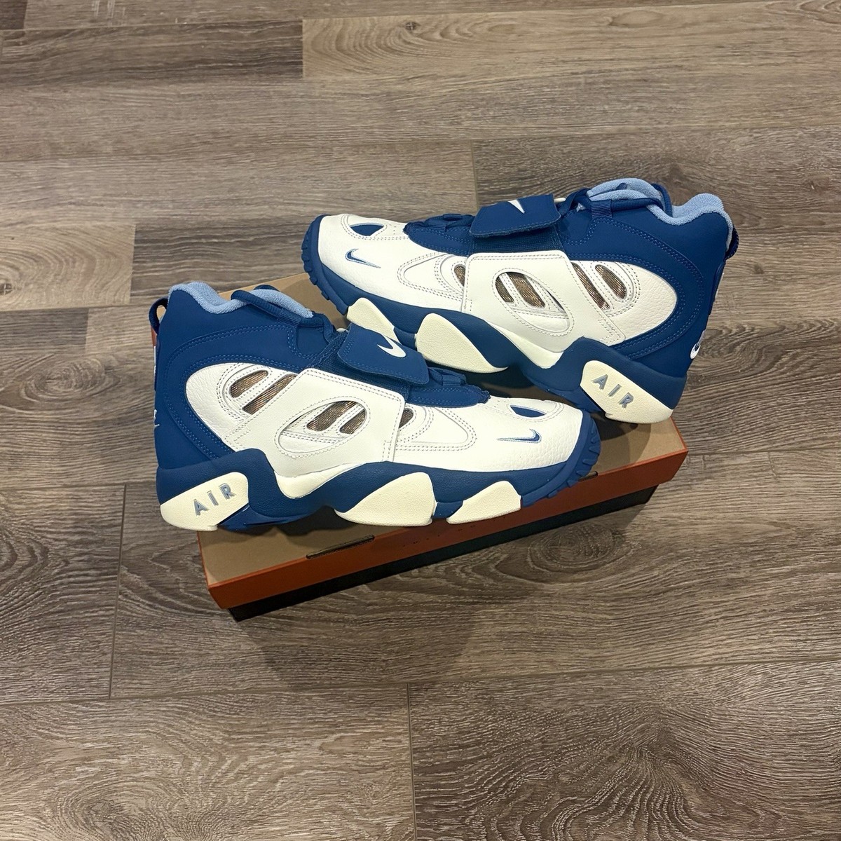 Nike Air Diamond Turf 2 'Royals' (II7080-100) Full Family Size Run