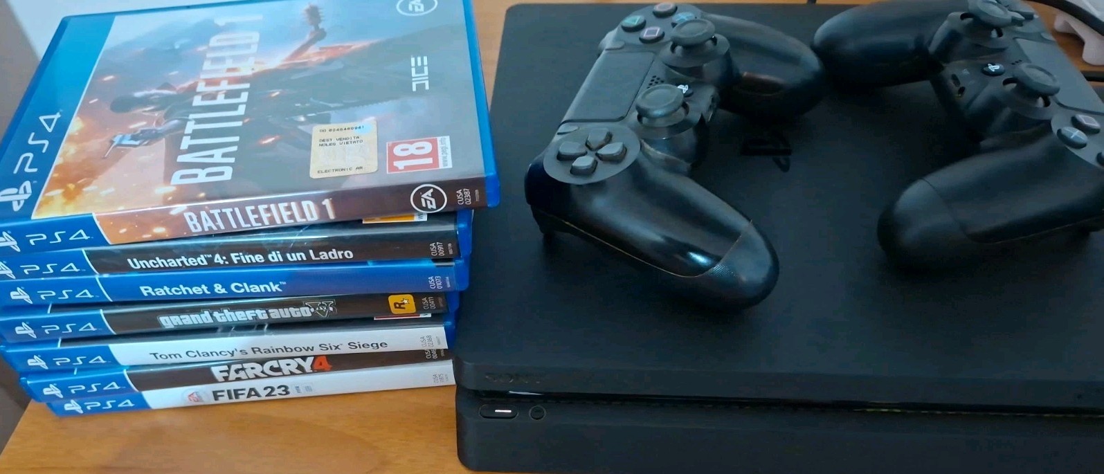 Playstation 4 Slim 1TB 2 Controller 7 Giochi 220€ TRATTABILI