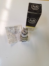 Allen Bradley 800-HP33KB6 SERIES C KEYED EXPLOSION PROOF