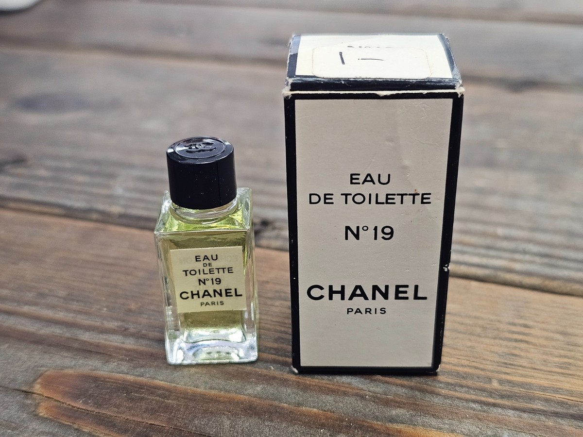 Chanel No 19 Eau de Toilette MINI Bottle 4.5 ml | eBay