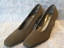 3pt8 STUART WEITZMAN BLACK SATIN PUMPS SHOES W/ PATENT LEATHER ACCENT 5 B ST135