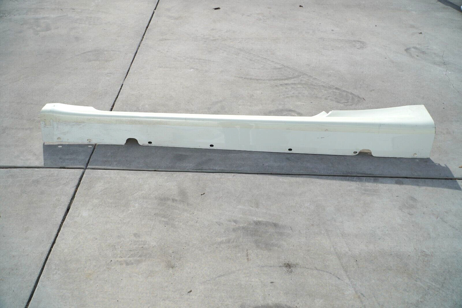 2011-2015 Maserati GranTurismo MC Stradale Left side Skirt (Great Condition)