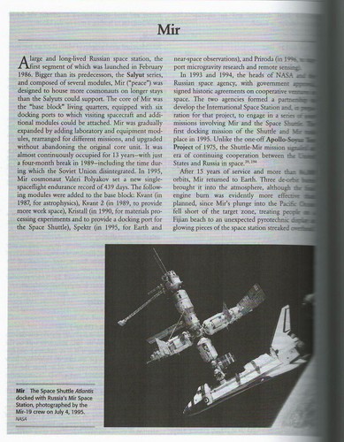THE COMPLETE BOOK OF SPACEFLIGHT HBDJ APOLLO MIR ISS SHUTTLE DELTA GEMINI SOYUZ - Imagen 4 de 5