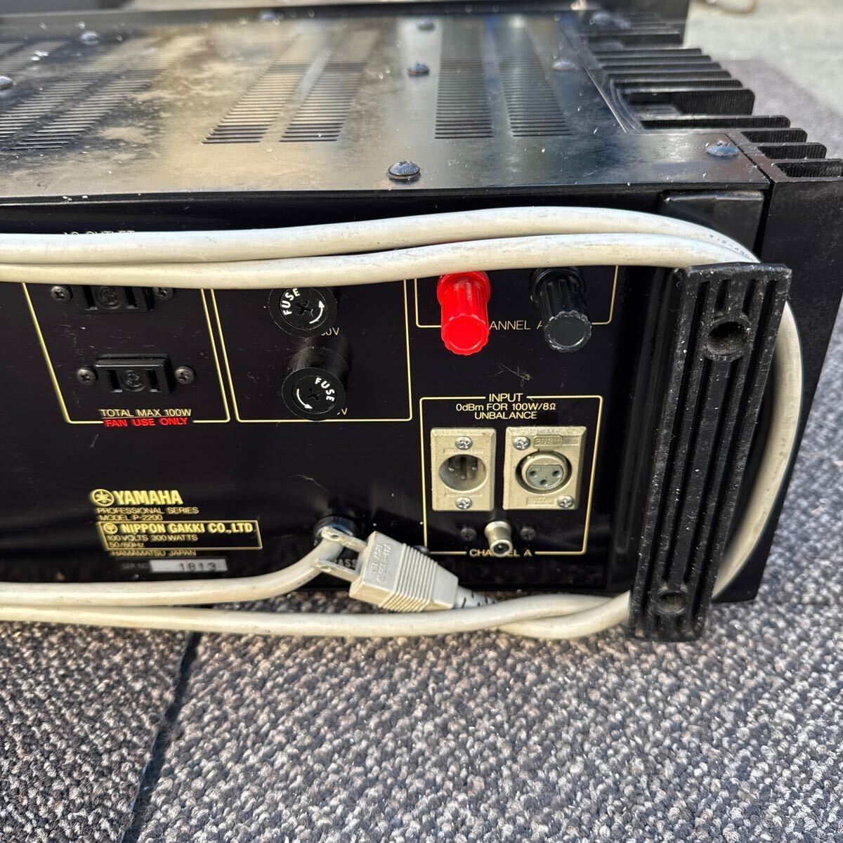 Yamaha P-2200 2-Channel Professional Power Amplifier Black 20Hz