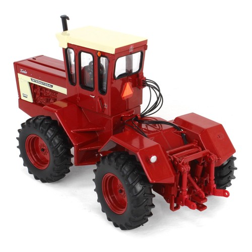 ERTL 1/32 International Harvester 4366 Cab 4WD Tractor Prestige Collection 44431 - Picture 4 of 5