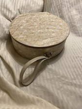 Vintage HAT BOX Travel Luggage Suitcase ROUND Pearl Tan Bag Train Case Carry On