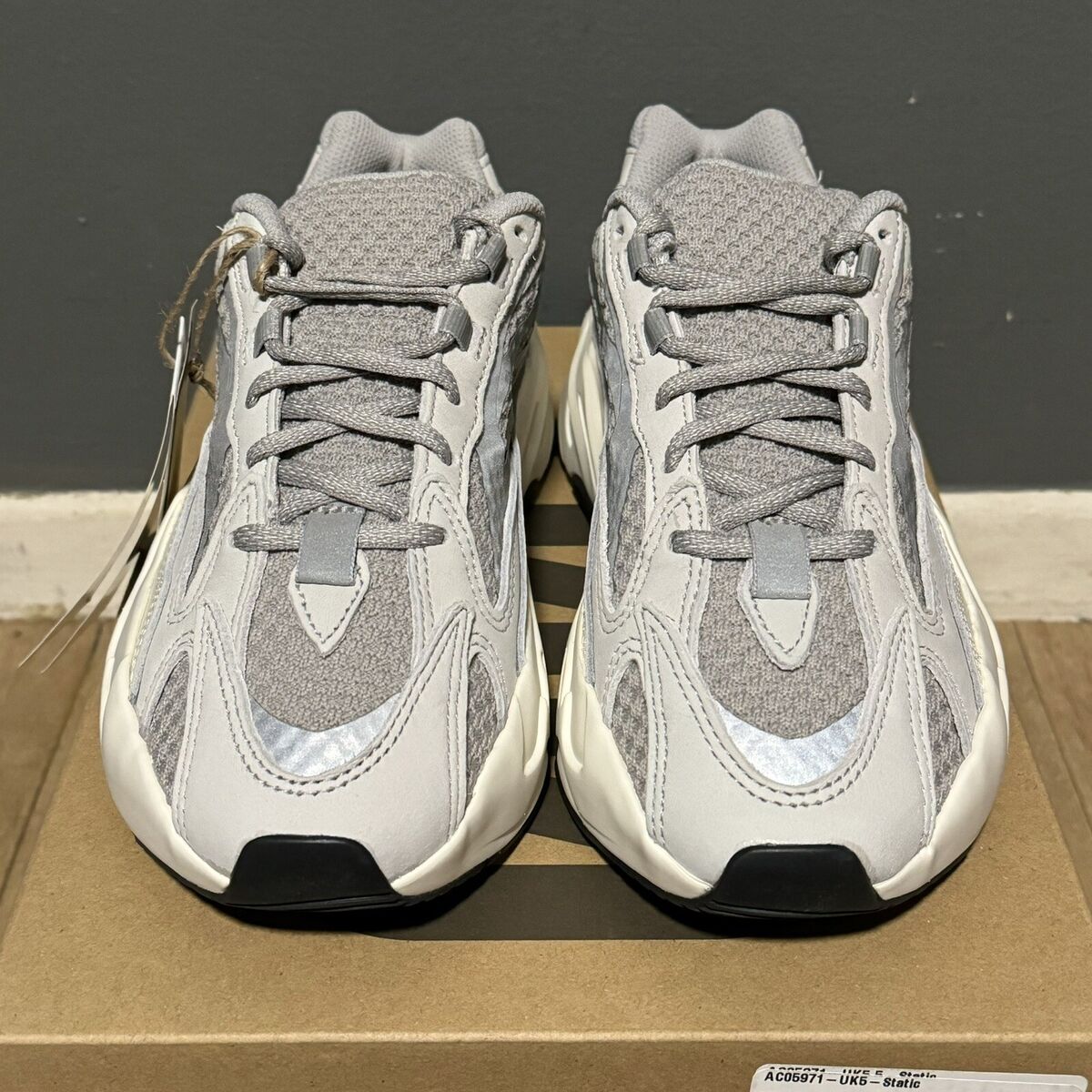 Adidas Yeezy Boost 700 V2 Static Size 5.5 Brand New Wave Adidas Yeezy Boost 700 V2 Static Size 5.5 Brand New Wave