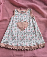 Ärmelloses Mädchenkleid Herzmuster Herz-App...