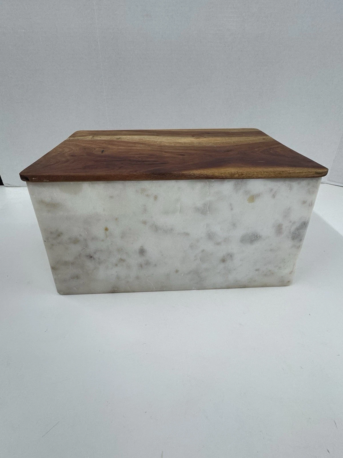Marble Bread Box w/ Wood Lid 14”x10”x7”
Opens in a new window or tab