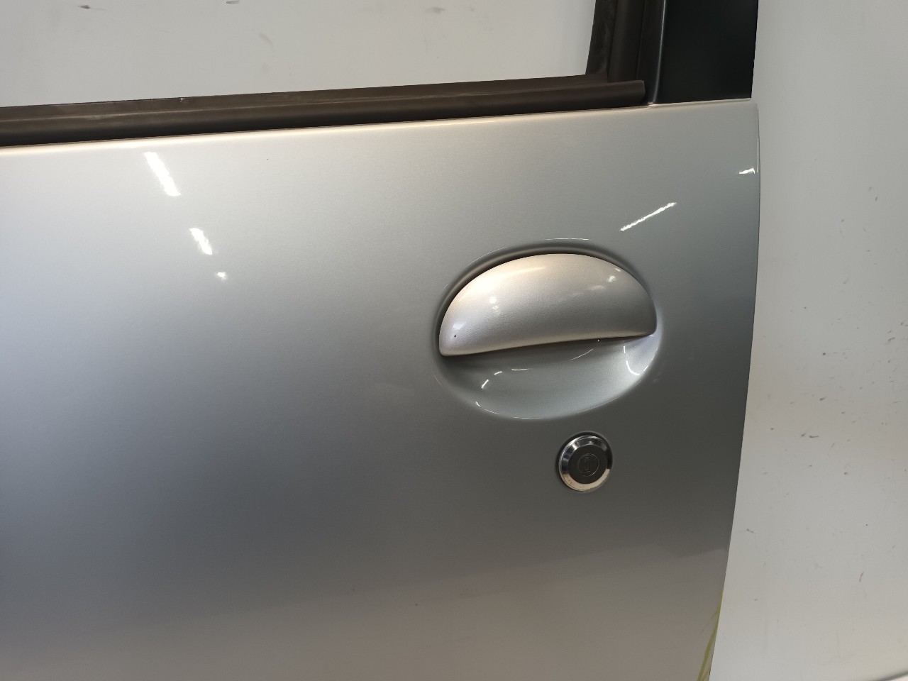 Foto 4 van Toyota Aygo Tür vorne links 2005-2014 1KR-FE