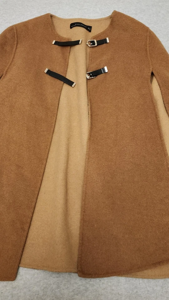 Poncho Zara Mujer Capa Abrigo Mujer Pequeño Marrón Camel Hebilla Frontal Brazo Aberturas Foto 4 de 4