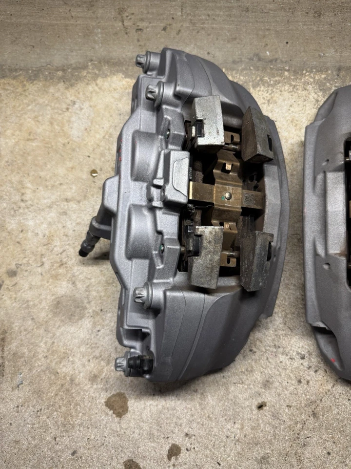 Juego de pinzas de freno delanteras izquierda + derecha Mercedes-Benz GLC300 2016-2022 FABRICANTE DE EQUIPOS ORIGINALES Foto 3 de 4