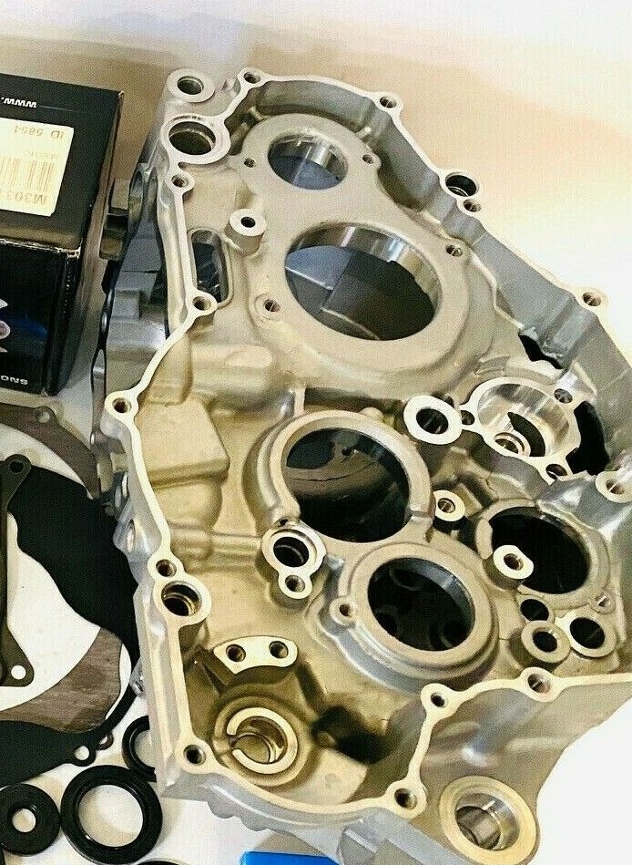 引き取り限定E07A エンジン本体　走行距離　95000キロ 引き取り限定E07A エンジン本体 走行距離 95000キロ - メルカリ