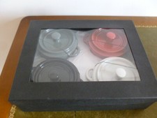 LOT NEUF 4 MINI COCOTTES EN CERAMIQUE COULEUR AVEC COUVERCLES ET POIGNEES