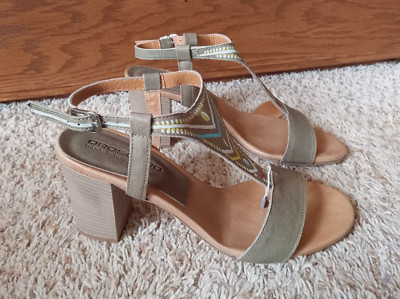 Oroscuro Women Leather T-strap Heel Sandal, Size 39 (Italy)