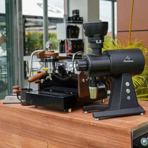 New La Marzocco GS3 MP & EK43 Short Coffee Machine & Grinder Package - Picture 9 of 10