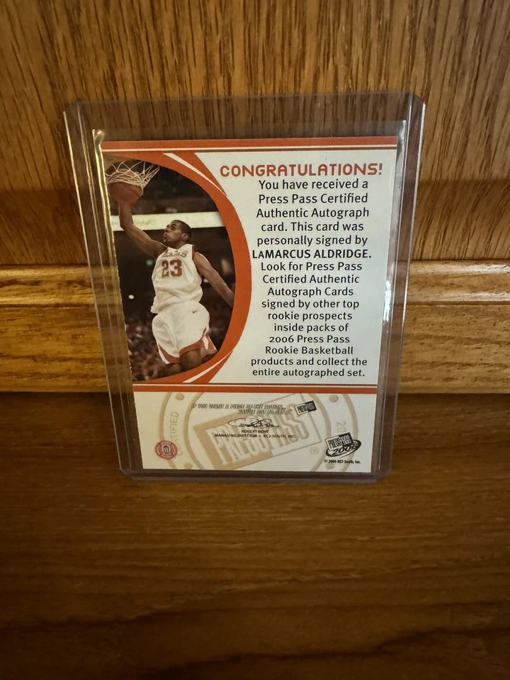 LAMARCUS ALDRIDGE 2006-07 PASE DE PRENSA AUTÓGRAFO AUTOMÁTICO RC/200 Blazers Spurs Foto 3 de 3