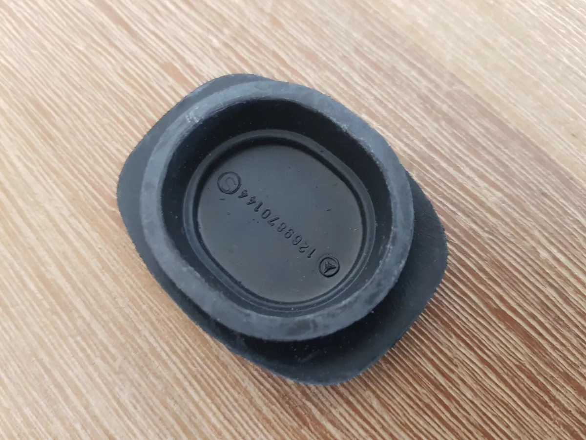 Genuine Mercedes C126 SEC Seat Backrest locking rubber cap 