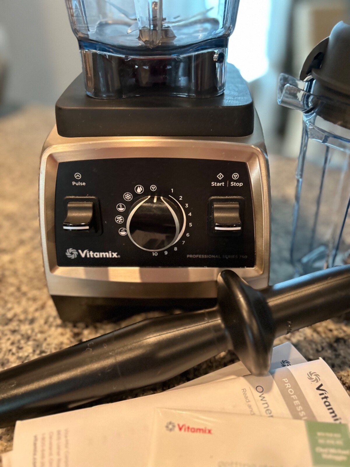 BEAUTIFUL STAINLESS VITAMIX 750 PRO SERIES, 64 oz, 32 oz extra carafes + book