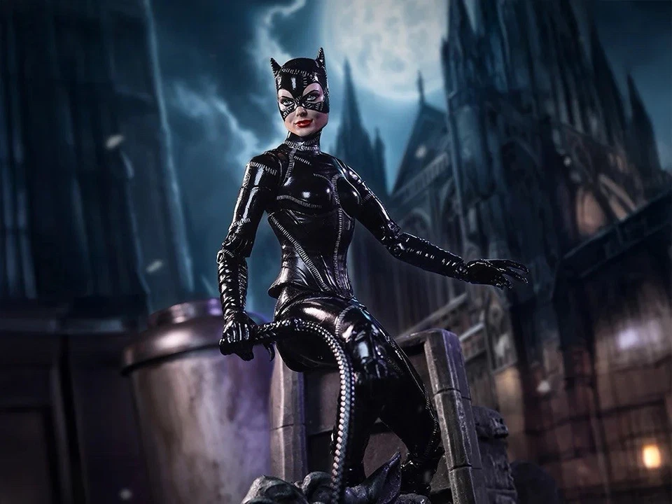 Figura de acción McFarlane DC Catwoman Batman Returns Deluxe edición teatral 7" Foto 2 de 4