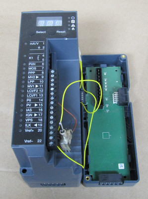   HONEYWELL BURNER CONTROL MODULE W/ SUBBASE R8001B2001