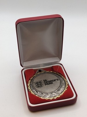 Vintage St George's Park England Medaille mit Original Etui Fußball Memorabilia 