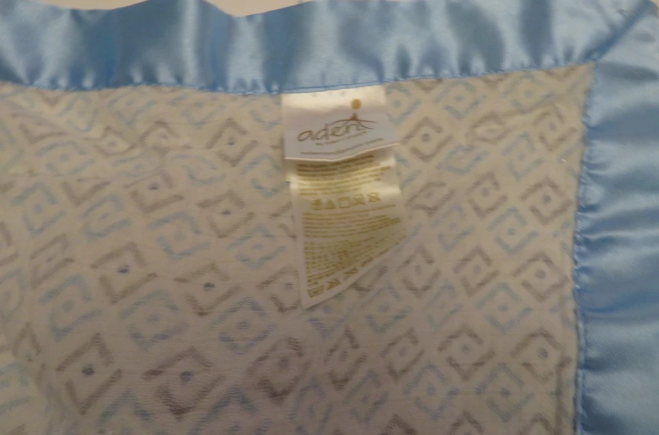 Manta de seguridad ADEN + ANAIS Blue Bunny Lovey gris geométrica Foto 3 de 3