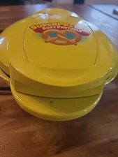 Super Pretzel Soft Pretzels Maker with Cheese Warmer