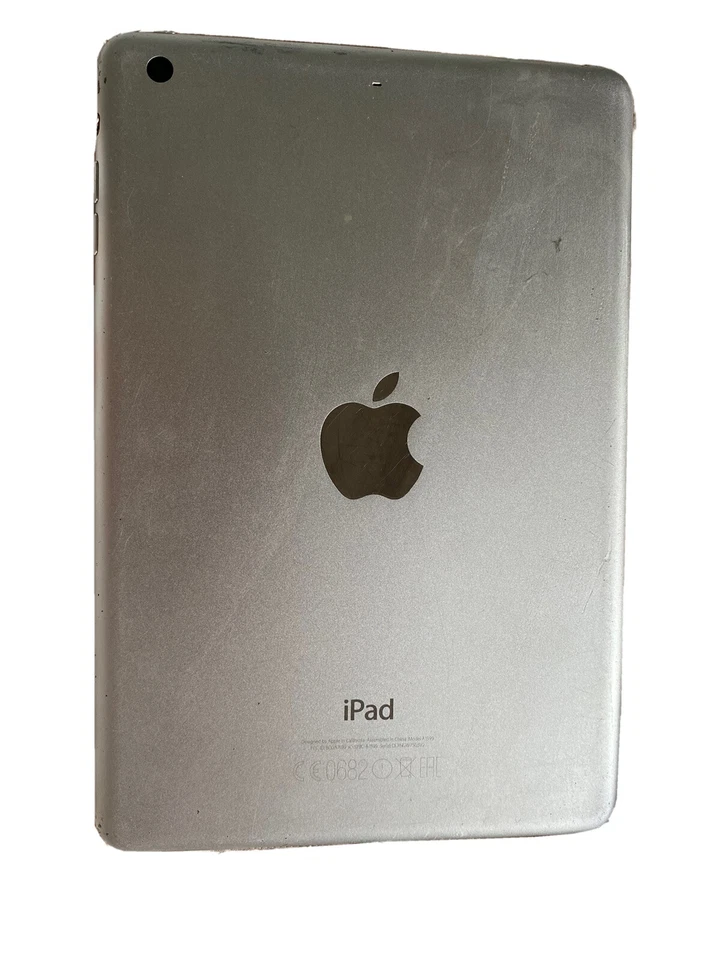 Faulty Apple iPad Mini 3 - 16GB, Wifi , Silver, Tablet - spares and repairs - Image 2 of 2