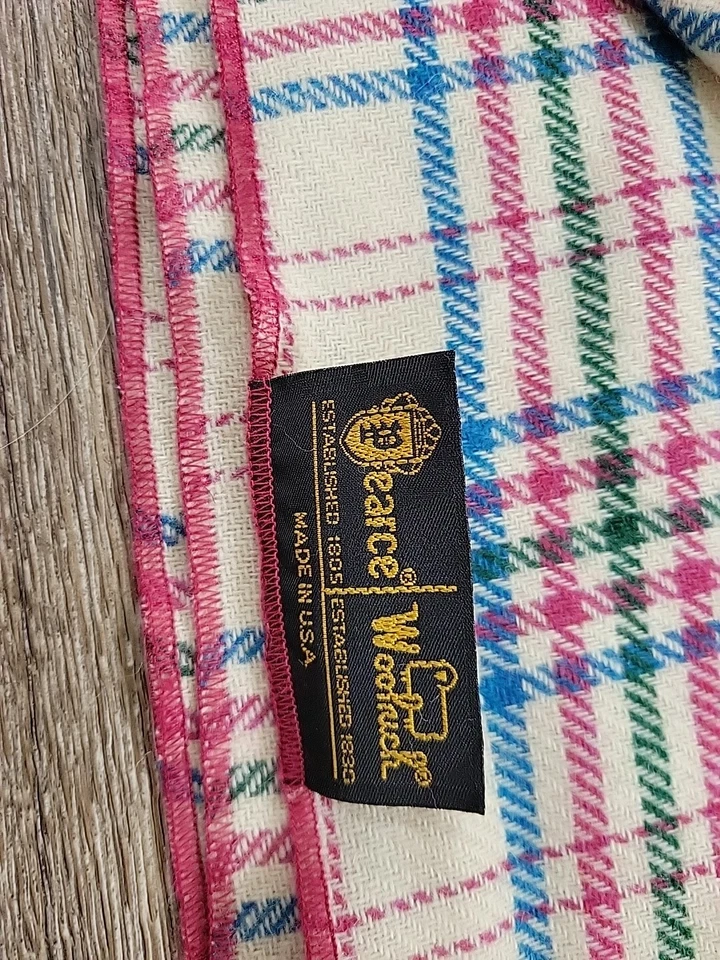 Manta Tejida Lana a Cuadros Rosa Pearce Woolrich Talla 60" x 62" Tiro Cálido Hecha en EE. UU. Foto 4 de 4